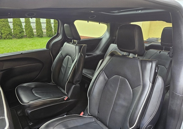 Chrysler Pacifica cena 231117 przebieg: 34463, rok produkcji 2021 z Szubin małe 742